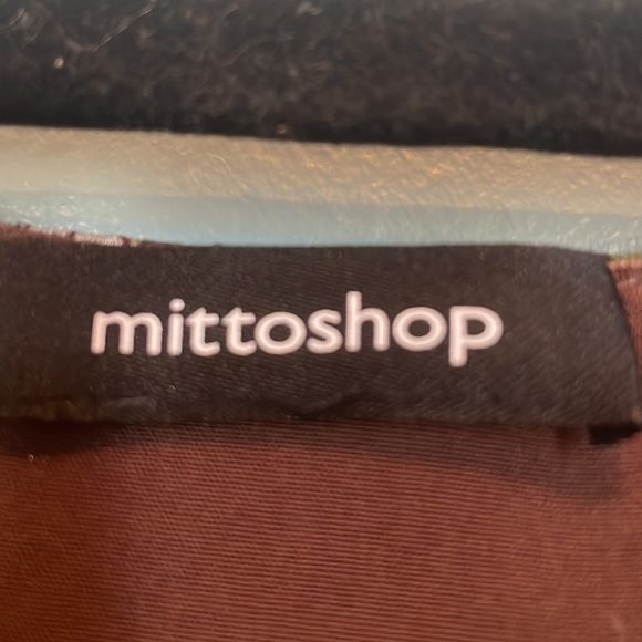 Beautiful multi colored blouse with flattering neckline. - Picture 6 of 9